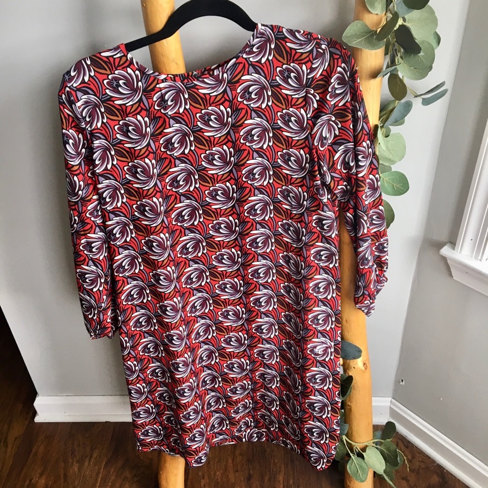 Gorgeous and fun pattern shift dress
